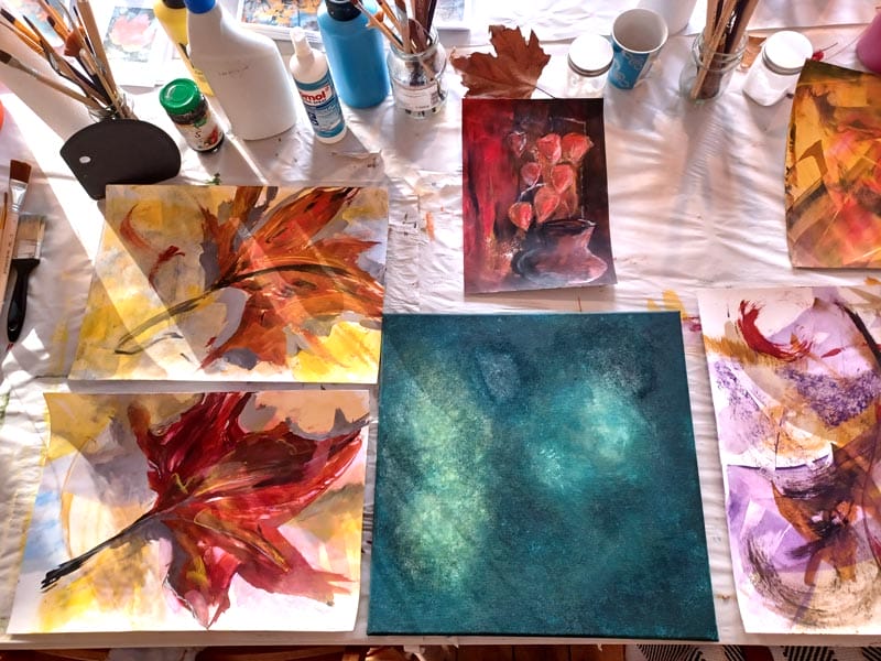 Genial Zeichnen - Acrylworkshop - Zwischen Struktur und Sinnlichkeit von Gastlehrerin Silvia Ernst - Malerei Arbeitsprozess Material - Foto copyright Maja Oschmann
